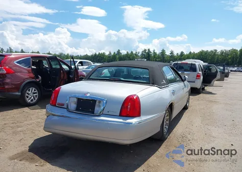 1999 Lincoln Town Car Signature из США, поврежденный, VIN 1LNHM82W0XY668220